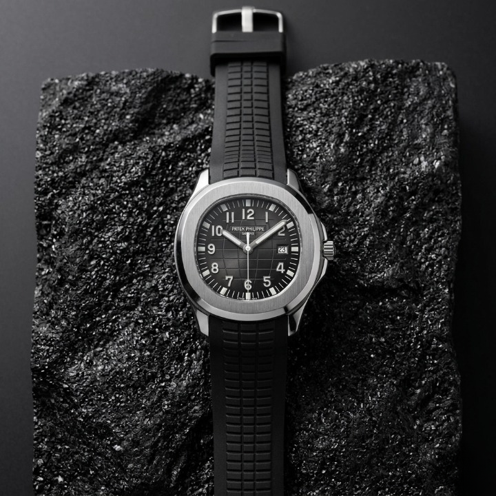 Patek Philippe Mens Watch Luxury Design With Comfortable Silicone Strap Water Resistant Date Feature |